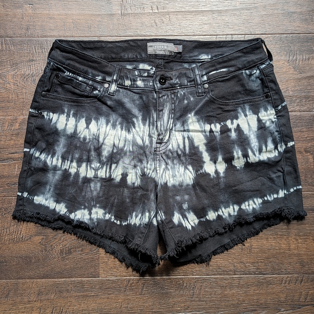 Torrid Mid-Rise Indigo Tie Dye Denim Shorts, size 12 women's
